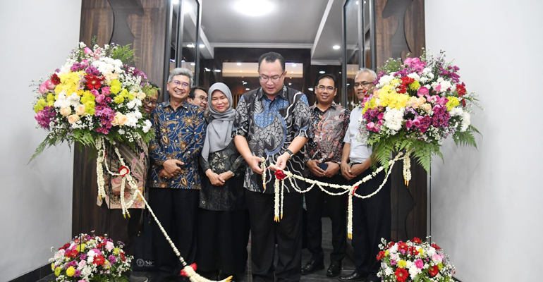 rektor-ipb-university-resmikan-gedung-a-sekolah-bisnis-ipb-university-hasil-renovasi-news